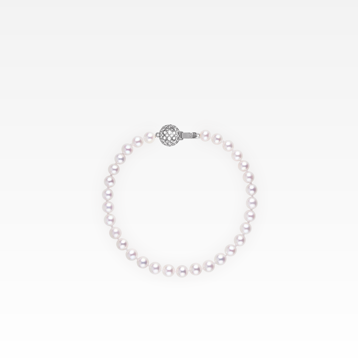 Cream pearl charm bracelet with white gold detailing.